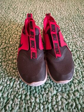 Nike Kids Flex Runner Slip-On Sneakers in Black and Red Accents Size 13C